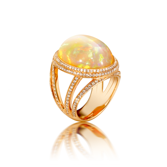 GOLDEN RAINBOW Ring goldener Regenbogen Welo-Opal-Cabochon 21,33 Karat weißen Diamanten Diamantenlinien 750/000 Gelbgold Goldschmuck Goldring Opalring Diamantring
