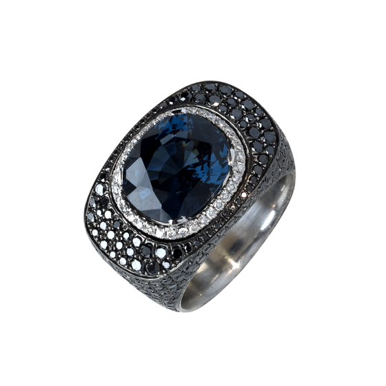 NIGHTFALL Ring Diamantring Einbruch-der-Dunkelheit Spinell 5,41 Karat weißen und schwarzen Diamanten 750/000 Weißgold Spinellring blauer-spinell Ringfertigung Juwelier München