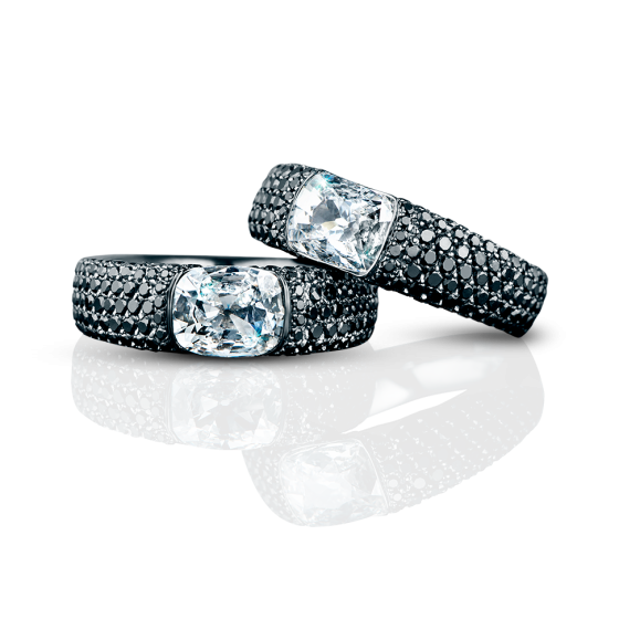 BLACK AND WHITE Ringpaar Schwarz-Weiss Verlobungsring weißen Diamanten Diamantring je 1 Karat Cushion Cut schwarzen Diamanten 750/000 Weißgold Diamantgoldring Diamantverlobungsring Golderlobungsring