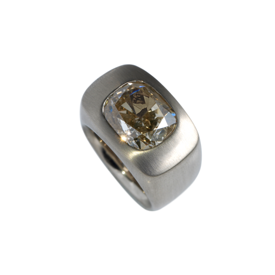 LEVIN Ring Diamantring Levin antikoval-facettiert naturfarbene Diamanten 5 Karat 750/000 Weißgold matt Goldring Juwelenbesetzter Ring Ringherstellung München